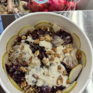Bowl crema di gorgonzola, noci, radicchio arrosto e pere